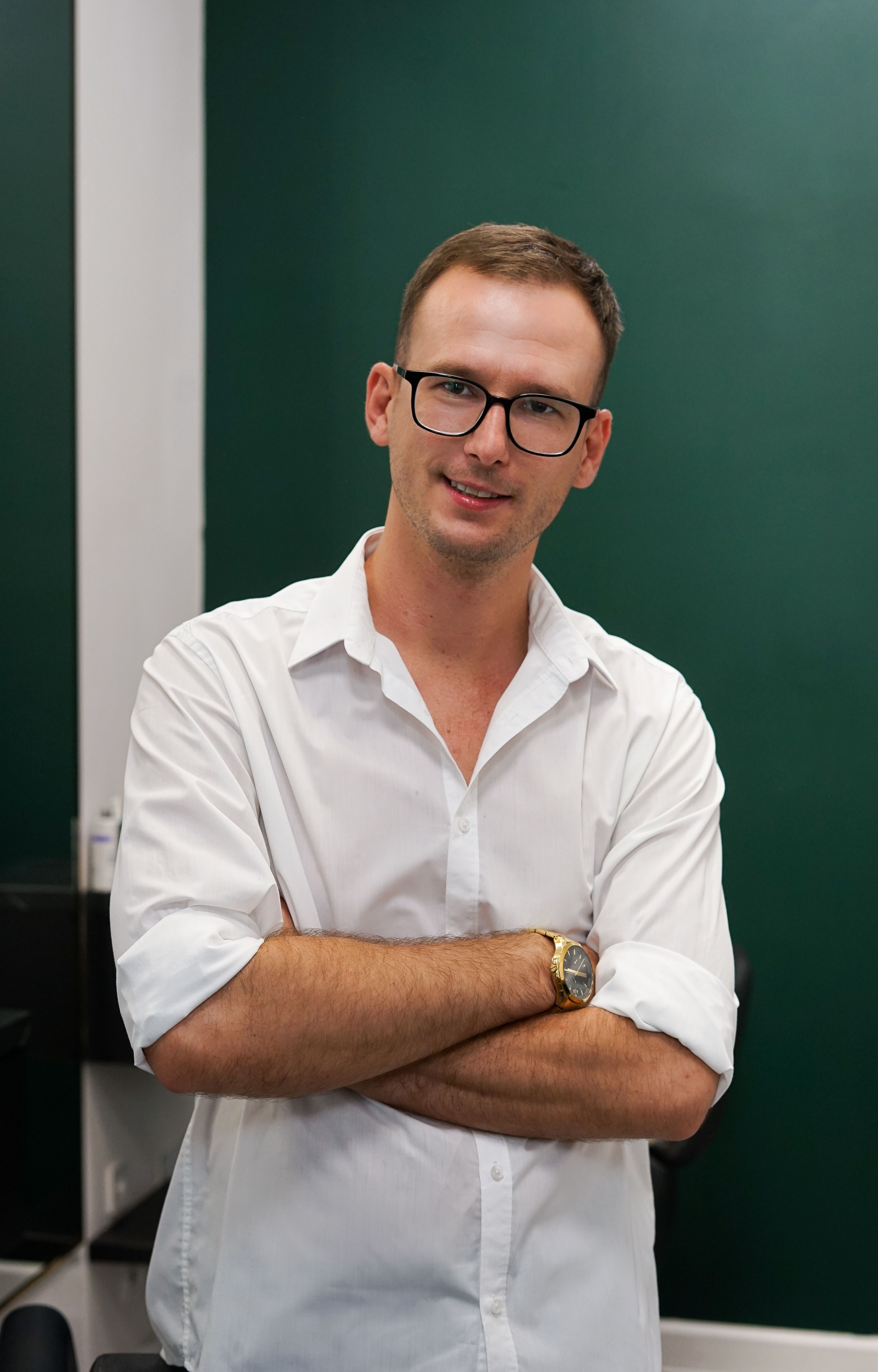 Arkadiusz Ośmiałowski - Cięty Fryzjer